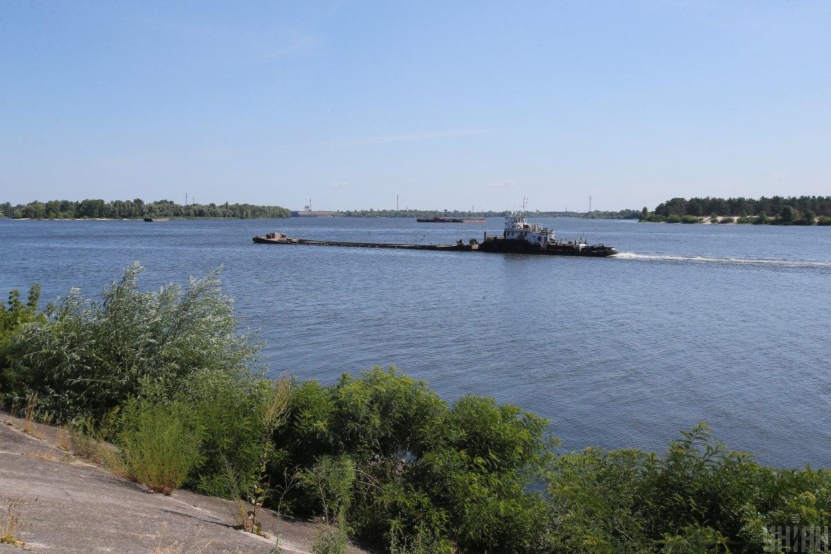 Оккупанты применяют баржи / фото УНИАН