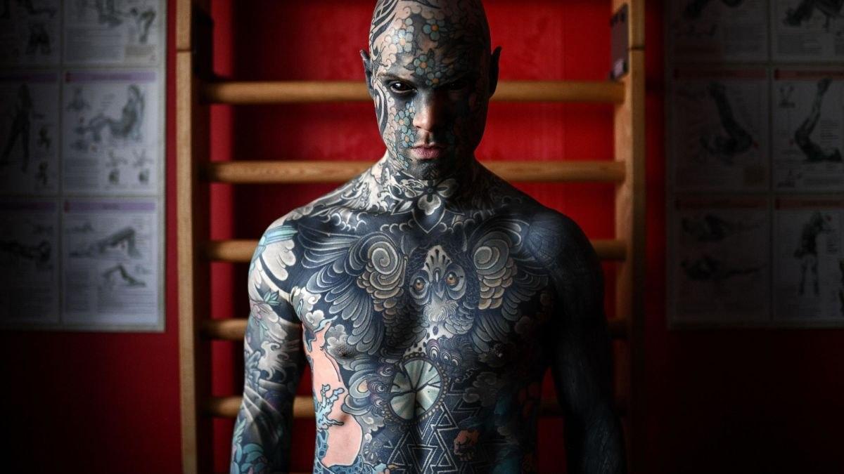 Тіло 35-річного Сільвена Хелайна майже повністю вкрите татуюваннями / фото t.me/lentadna