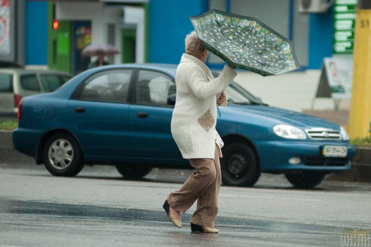 Завтра в Україні очікуються дощі, вітер та похолодання / фото УНІАН