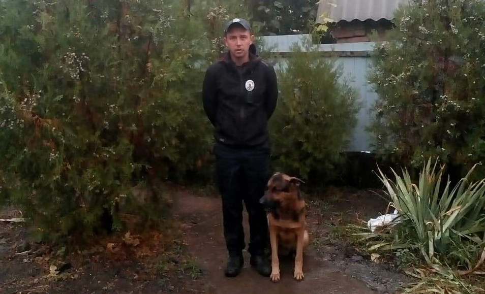 Собака помогла поймать разбойников / фото facebook.com/PoliceDniproRegion Собака помогла поймать разбойников / фото facebook.com/PoliceDniproRegion