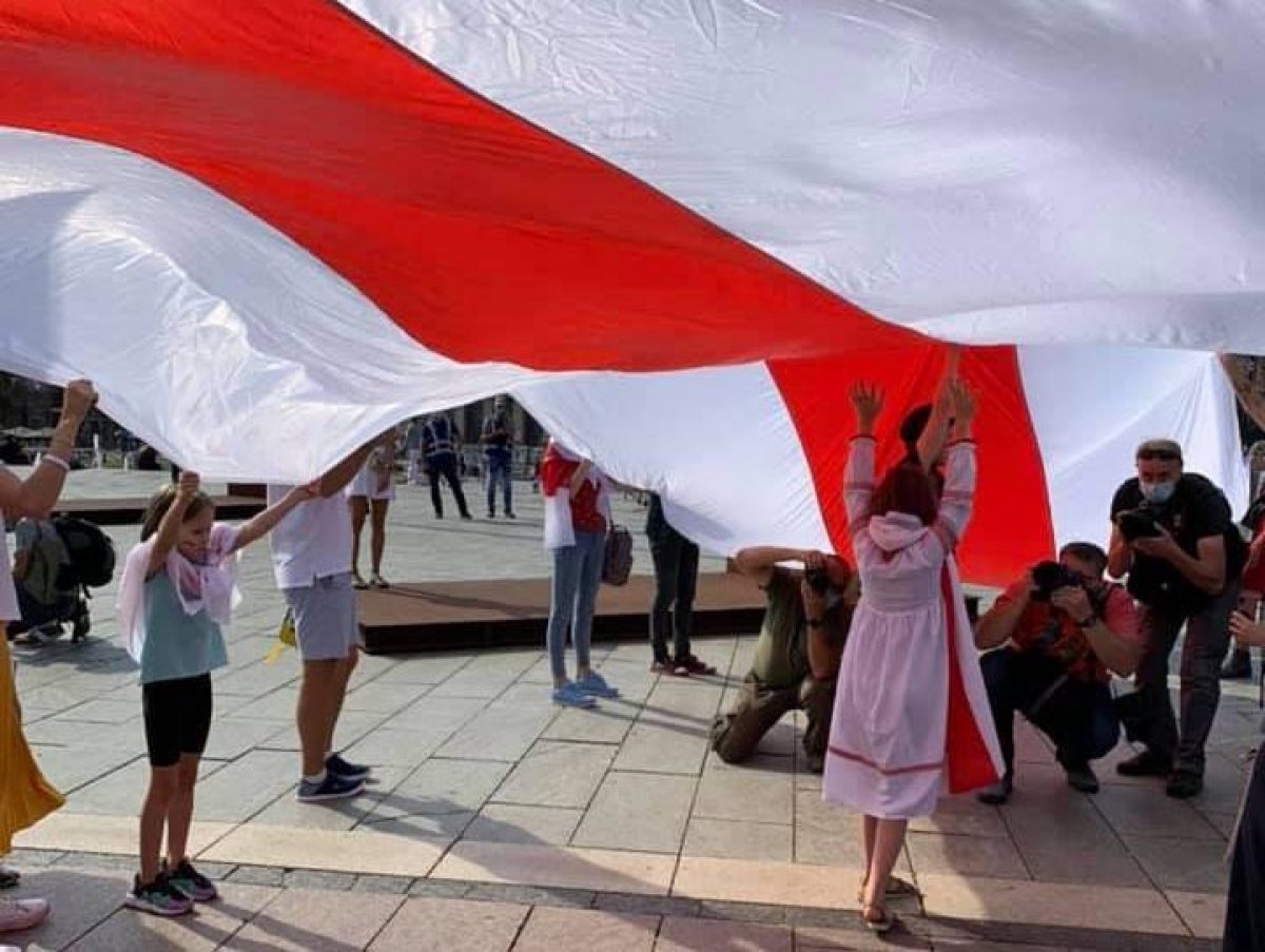 В Беларуси флаг и лозунг оппозиции собираются внести в перечень нацистской символики