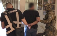 У Києві керівнику управління поліції принесли 350 тисяч гривень хабара за "кришування" викрадення автомобілів (фото, відео)