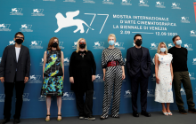 Открытие Венецианского кинофестиваля 2020: какие роскошные наряды показали звезды