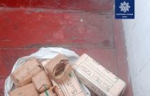 В Киеве пенсионерка во время уборки на своем балконе нашла гранаты и патроны (фото)