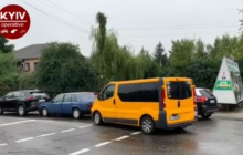 В Киеве водитель устроил драку на дороге, спровоцировав ДТП (видео)