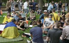 Розбита голова та зламані зуби: у Харкові студенти протестували через жорстоке побиття охоронцями парку (фото, відео)