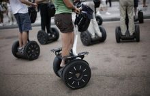 В Украине водителям моноколес и электросамокатов могут запретить ездить по тротуарам
