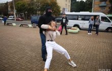 В Беларуси люди в масках задержали участников акции в поддержку Колесниковой (фото, видео)