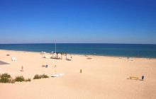 Медузи, високі ціни та "хамський" сервіс: як "вмирають" українські курорти Азовського моря