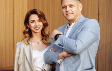 "Настя з Уханя" та її коханий-чиновник, який пішов із сім'ї, вирушили у відпустку (фото)