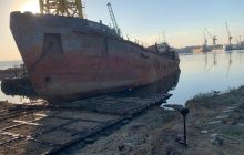 Появились фото эвакуированного в порт танкера Delfi