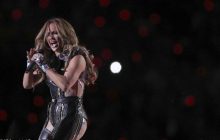 Полураздетая Джей Ло показала постельное фото