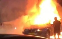 У Запоріжжі автомобіль влетів у білборд і загорівся, є жертви – ЗМІ (відео)