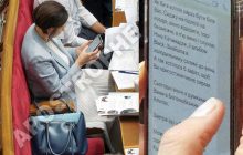 "Сьогодні вночі я думками з вами": у Раді зняли інтимне листування нардепа з незнайомкою (фото)