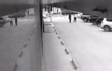 В России депутат кинул в женщину стакан с кофе и попал на видео