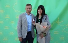 Кандидат в депутати від "Слуги народу" зробив пропозицію руки і серця прямо під час з'їзду