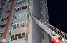Днепрянин пытался по газовой трубе залезть на балкон к девушке после ее запрета на допуск в подъезд (фото)