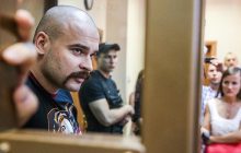 "На теле следы пыток, вырваны ногти на ногах": отец "Тесака" не верит в самоубийство сына