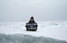 Забастовка на льдине: активистка провела акцию посреди океана (фоторепортаж)