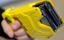 Национальную полицию Украины вооружают электрошокерами