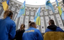Под Кабмином протестуют студенты Олимпийского колледжа (фоторепортаж)
