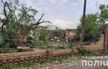 В Херсонской области ураган повредил крыши домов и линии электропередач (фото)