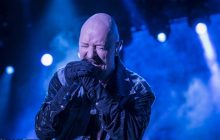 Гей-музыкант в подробностях описал "тройничек" с морским пехотинцем и его женой