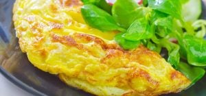 Омлет на воді виходить набагато смачнішим, ніж на молоці: ось як його готувати