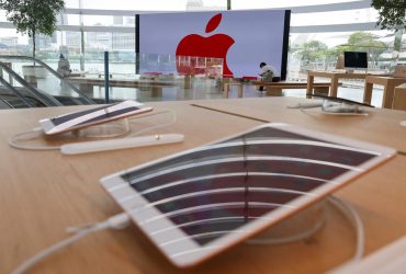 Apple из-за конкуренции продает телефоны с большими скидками: какой стране повезло