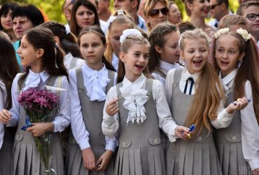 Аллергия на бавовну: в Крыму отменили уличные линейки в школах