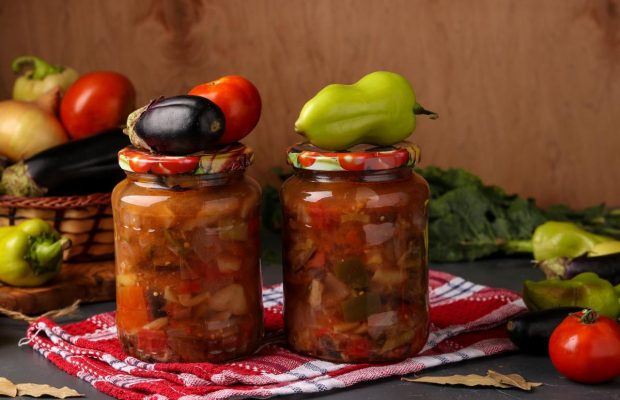 Вкусный салат из баклажанов: рецепты пикантной заготовки на зиму