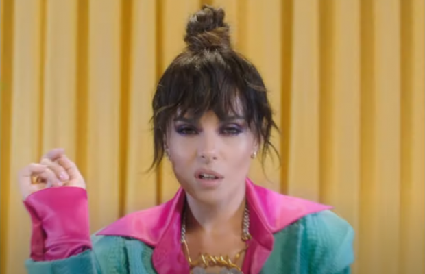 Настя Каменских выпустила яркий клип на испаноязычную песню из нового альбома (видео)