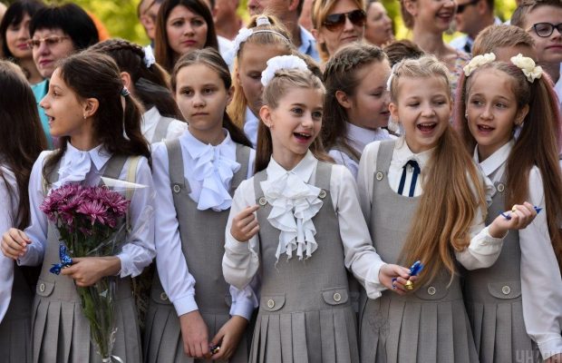 Швидкі зачіски на 1 вересня своїми руками: хитрощі і фото