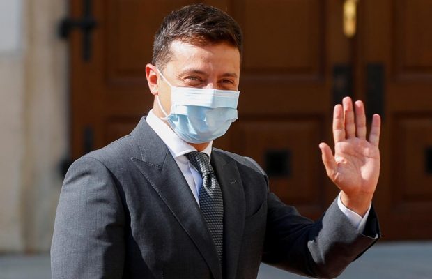 Біометричні українські візи для іноземців: Зеленський підписав закон