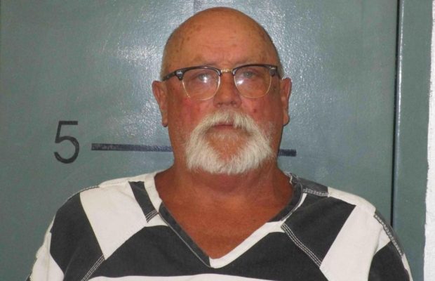 Американець зустрічав із дробовиком туристів, які знімали будинок на Airbnb (фото)