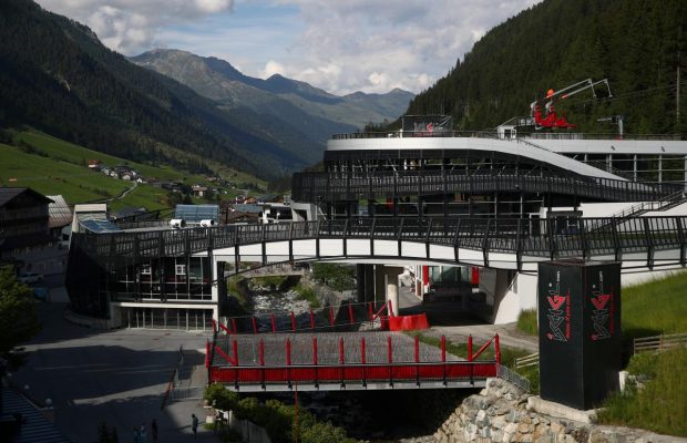 Вечірок не буде: в Австрії збираються відкрити гірськолижні курорти, тільки з обмеженнями