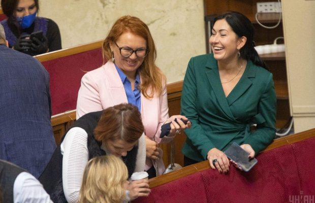 "Стиліста на мило": речі депутатів, які псують їхній образ на 200%