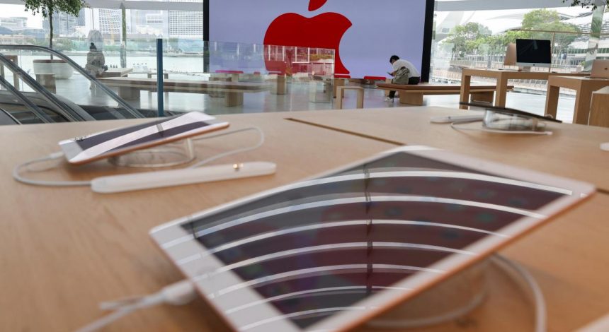 В Apple визнали, що iPhone 12 може бути небезпечним для здоров'я: хто в зоні ризику