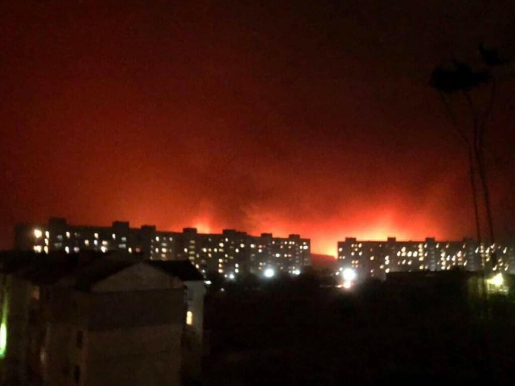 Огонь окружил Северодонецк / фото из соцсетей Огонь окружил Северодонецк / фото из соцсетей