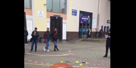 Стрельба произошла возле станции метро / скриншот видео Стрельба произошла возле станции метро / скриншот видео