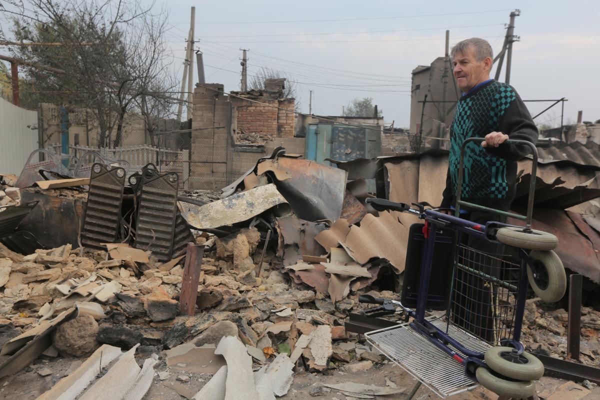 Пожары в Луганской области - в Северодонецке развернули пункт помощи пострадавшим / REUTERS