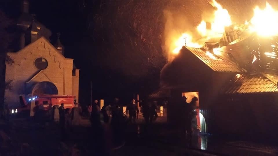 Будівля церкви дерев'яна, розміром в плані 17 на 9 метрів / фото прес-служба Управління ДСНС