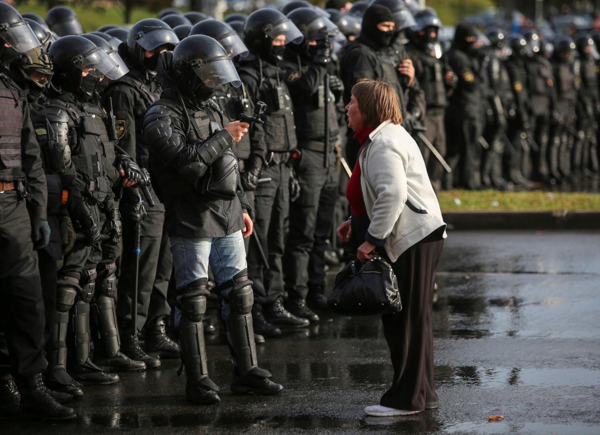 Belarus - Over 100,000 People In Minsk Demand Release Of Political ...