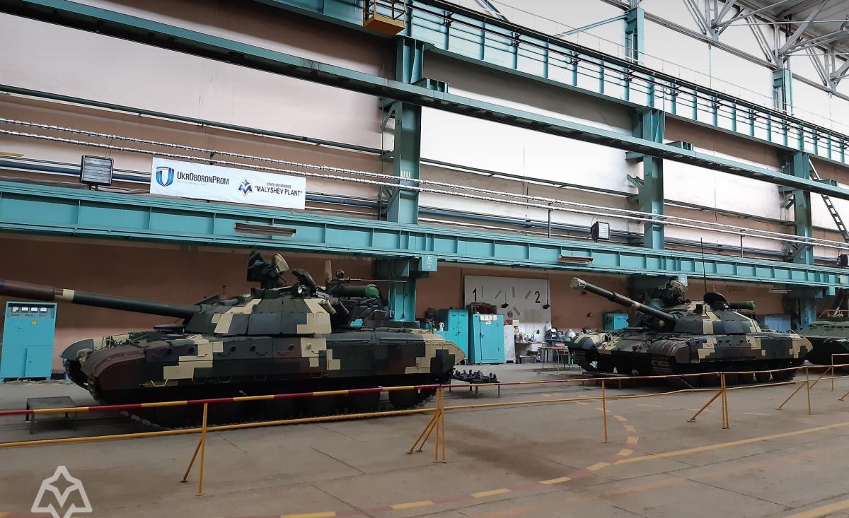 Ukraine tanks - UOP repairs Bulat MBTs hardened in Donbas — UNIAN