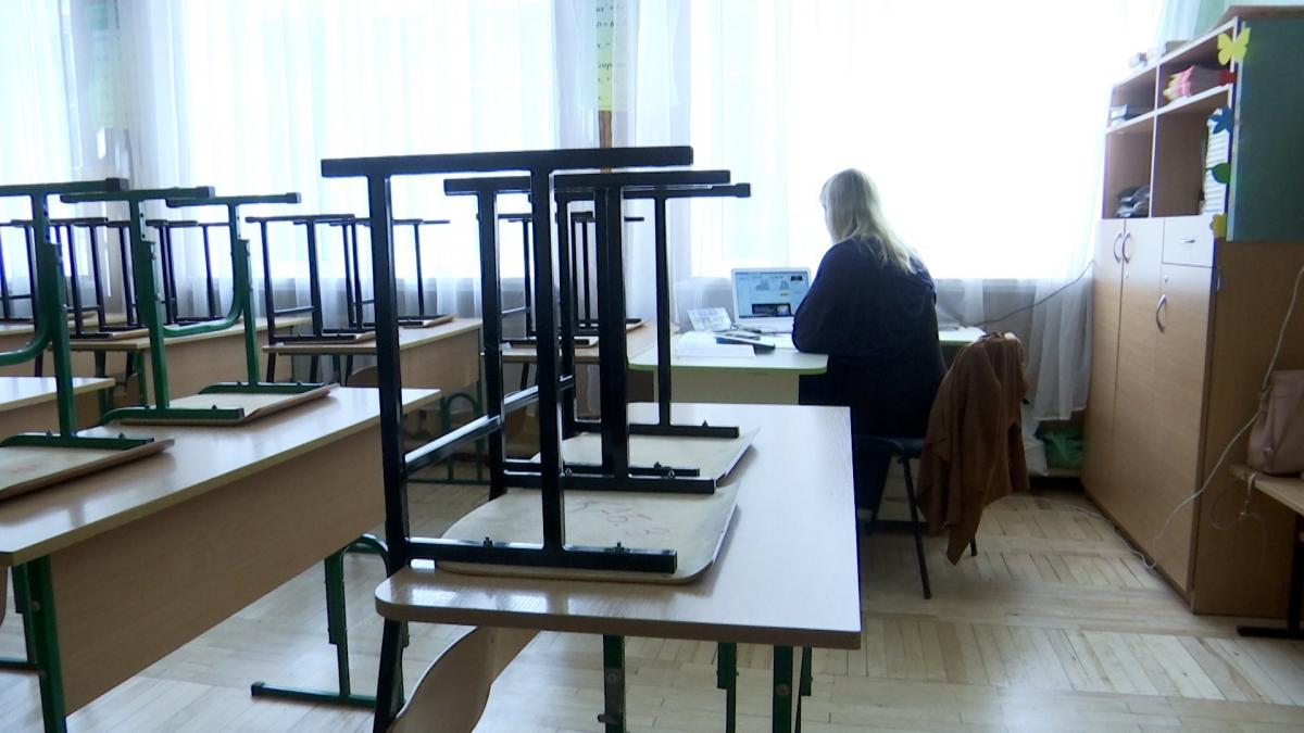 Українським вчителям поки що годі чекати покращення