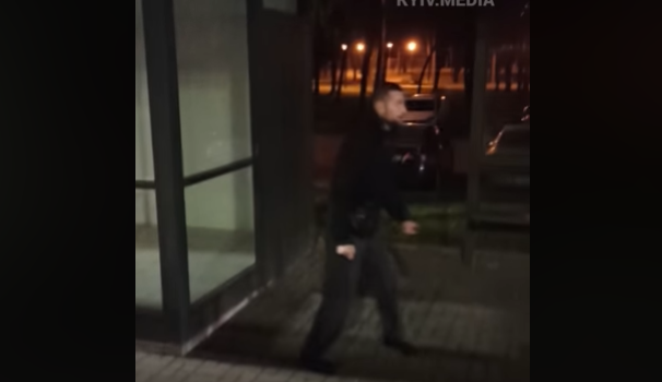 Особу одного з крадіїв видно на відео / скріншот Особу одного з крадіїв видно на відео / скріншот