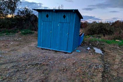 Туалет встановили на Ясній вулиці / фото "Команда Навального Владивосток" у "ВКонтакте" Туалет встановили на Ясній вулиці / фото "Команда Навального Владивосток" у "ВКонтакте"