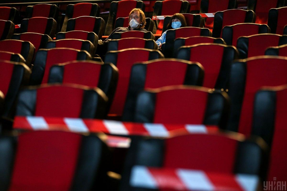 Киностудии могут "принести в жертву" пандемии кинотеатры / фото УНИАН (Вячеслав Ратинский)
