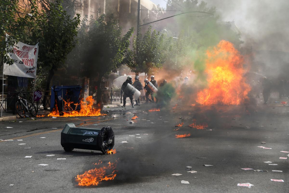 Сегодня уличные беспорядки вспыхнули в Греции / REUTERS