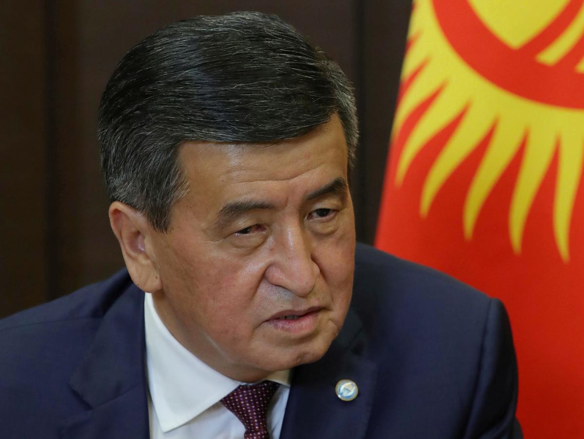 Бишкек - президент Кыргызстана исчез вместе с премьером - заявление Совбеза страны / Сооронбай Жээнбеков, REUTERS